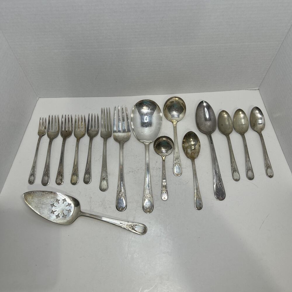 Vtg 1946 Sears Roebuck NEWPORT Silverplate 12 Flatware Set + 4 Serving Set